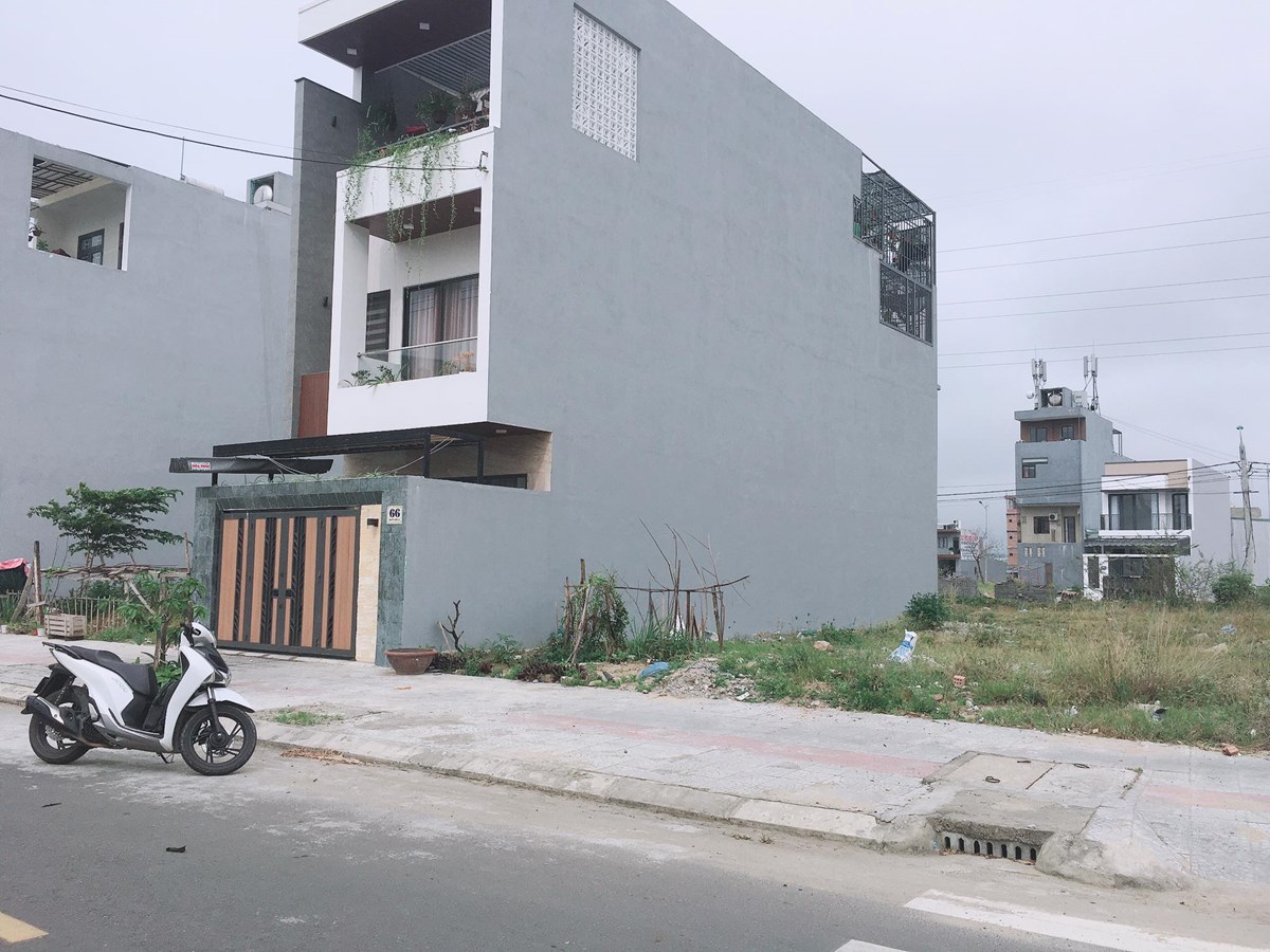Bán Gấp Lô Mặt Tiền Đường 10m5 Thông Thoáng, Vị Trí Đẹp, Khu Dân Cư Đông Đúc, Dân Trí Cao