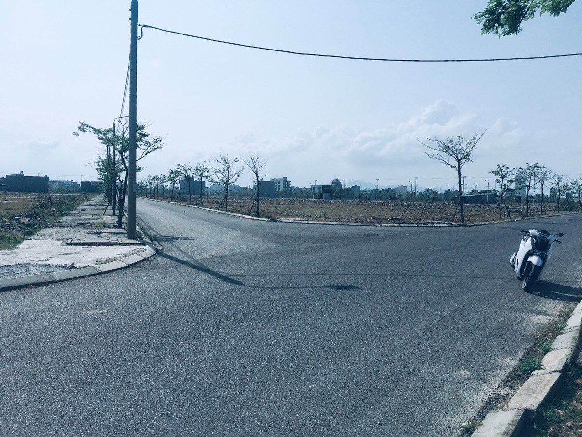 BÁN NHANH LÔ 2MT B2.140 VỊ TRÍ SIÊU ĐẸP, GIÁ ĐẦU TƯ CỰC RẺ 0867 732 832