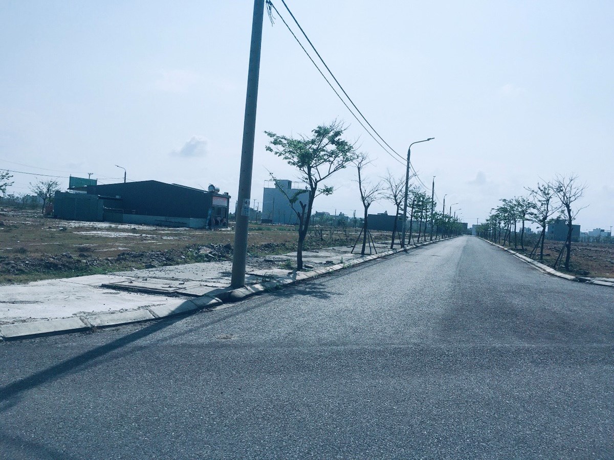 BÁN NHANH LÔ 2MT B2.140 VỊ TRÍ SIÊU ĐẸP, GIÁ ĐẦU TƯ CỰC RẺ 0867 732 832