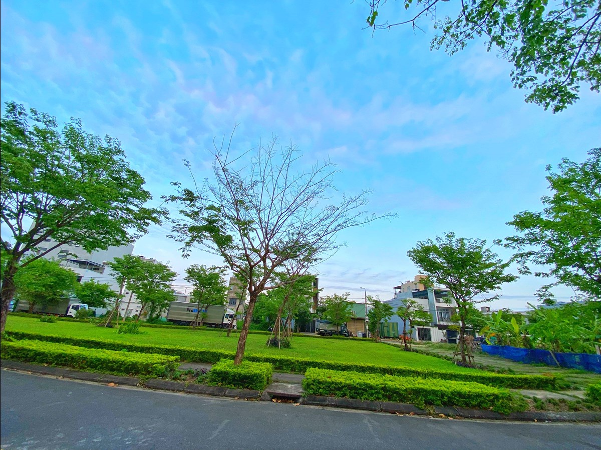 Cho thuê 2 lô đất đối diện Công Viên giá rẻ