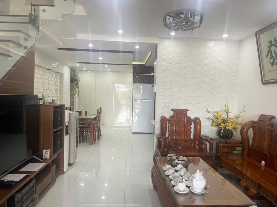 Nhà 3 tầng đường 29/3 Ngay khu sầm uất